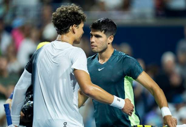 (230810) -- TORONTO, Aug. 10, 2023 -- Carlos Alcaraz (R) of Spain and Ben Shelton of the United States react after a men s singles second round match between Carlos Alcaraz of Spain and Ben Shelton of the United States at the 2023 National Bank Open in Toronto, Canada, on Aug. 9, 2023. (Photo by Xinhua) (SP) CANADA-TORONTO-TENNIS-NATIONAL BANK OPEN-MEN S SINGLES ZouxZheng 