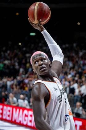 Basketball Berlin 09.08.2023 DBB Nationalmannschaft der Männer Länderspiel Testspiel Deutschland (GER) - Kanada (CAN) Isaac Bonga (Deutschland, No.00) Frisur Hairstyle