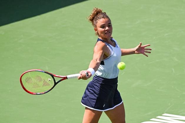 MONTREAL, QC - AUGUST 10: Jasmine Paolini (ITA) returns the ball during a third round match at WTA, Tennis Damen National Bank Open on August 10, 2023 at IGA Stadium in Montreal, QC (Photo by David Kirouac Icon Sportswire) TENNIS: AUG 10 National Bank Open EDITORIAL USE ONLY Icon230810007