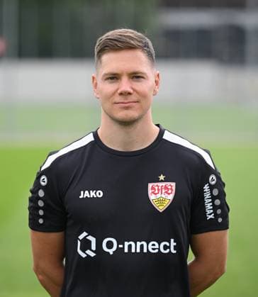 FUSSBALL 1. BUNDESLIGA SAISON 2023 2024 09.08.2023 Fototermin beim VfB Stuttgart auf dem Trainingsgelaende: Spielanalyst Jan Schimpchen