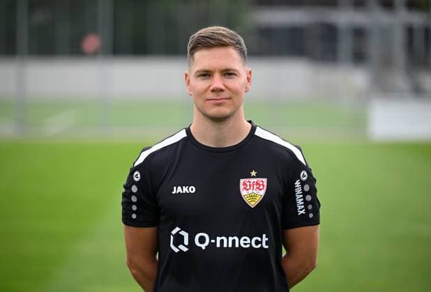 FUSSBALL 1. BUNDESLIGA SAISON 2023 2024 09.08.2023 Fototermin beim VfB Stuttgart auf dem Trainingsgelaende: Spielanalyst Jan Schimpchen
