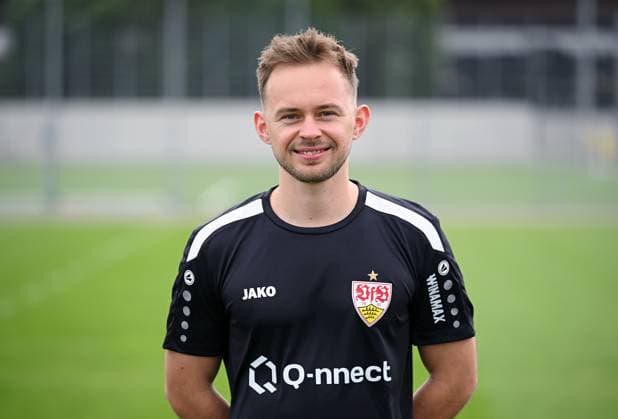 FUSSBALL 1. BUNDESLIGA SAISON 2023 2024 09.08.2023 Fototermin beim VfB Stuttgart auf dem Trainingsgelaende: Spielanalyst Jasper Smets