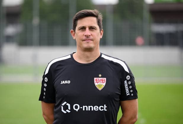 FUSSBALL 1. BUNDESLIGA SAISON 2023 2024 09.08.2023 Fototermin beim VfB Stuttgart auf dem Trainingsgelaende: Physiotherapeut Manuel Roth