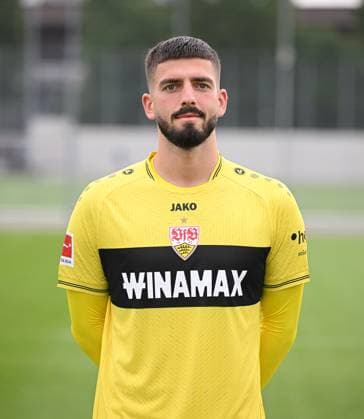 FUSSBALL 1. BUNDESLIGA SAISON 2023 2024 09.08.2023 Fototermin beim VfB Stuttgart auf dem Trainingsgelaende: Torwart Fabian Bredlow