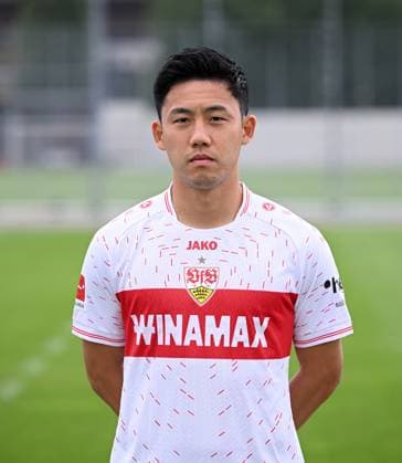 FUSSBALL 1. BUNDESLIGA SAISON 2023 2024 09.08.2023 Fototermin beim VfB Stuttgart auf dem Trainingsgelaende: Wataru Endo