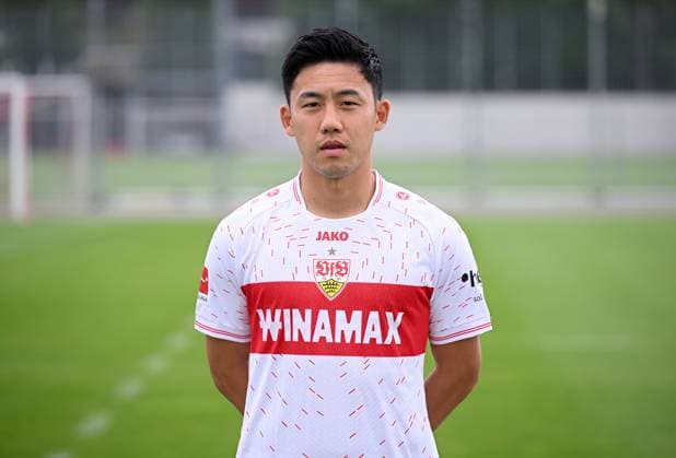FUSSBALL 1. BUNDESLIGA SAISON 2023 2024 09.08.2023 Fototermin beim VfB Stuttgart auf dem Trainingsgelaende: Wataru Endo