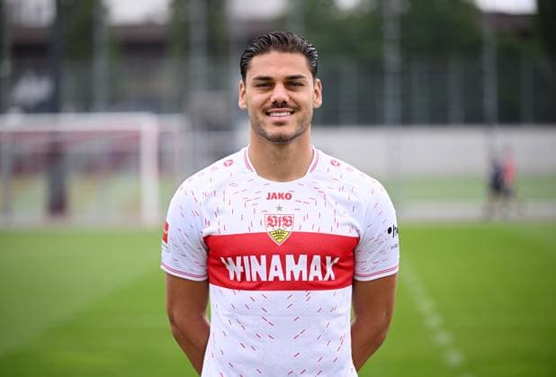 FUSSBALL 1. BUNDESLIGA SAISON 2023 2024 09.08.2023 Fototermin beim VfB Stuttgart auf dem Trainingsgelaende: Konstantinos Mavropanos