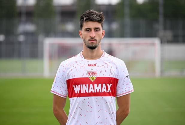 FUSSBALL 1. BUNDESLIGA SAISON 2023 2024 09.08.2023 Fototermin beim VfB Stuttgart auf dem Trainingsgelaende: Atakan Karazor