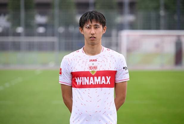 FUSSBALL 1. BUNDESLIGA SAISON 2023 2024 09.08.2023 Fototermin beim VfB Stuttgart auf dem Trainingsgelaende: Hiroki Ito