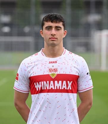 FUSSBALL 1. BUNDESLIGA SAISON 2023 2024 09.08.2023 Fototermin beim VfB Stuttgart auf dem Trainingsgelaende: Thomas Kastanaras