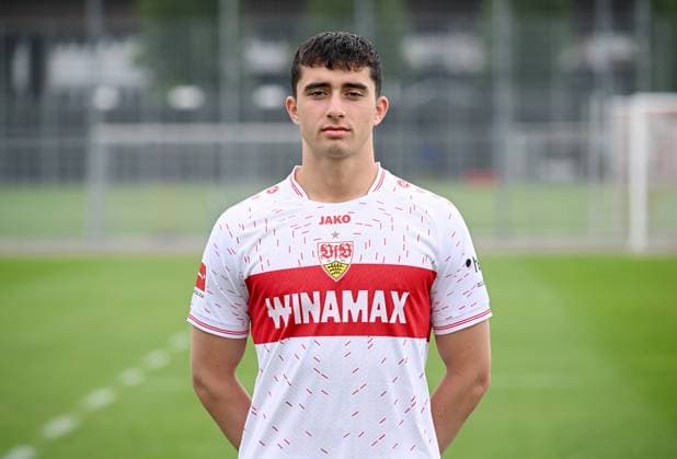 FUSSBALL 1. BUNDESLIGA SAISON 2023 2024 09.08.2023 Fototermin beim VfB Stuttgart auf dem Trainingsgelaende: Thomas Kastanaras