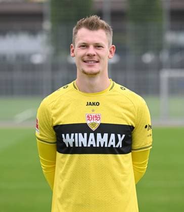 FUSSBALL 1. BUNDESLIGA SAISON 2023 2024 09.08.2023 Fototermin beim VfB Stuttgart auf dem Trainingsgelaende: Torwart Alexander Nuebel