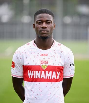 FUSSBALL 1. BUNDESLIGA SAISON 2023 2024 09.08.2023 Fototermin beim VfB Stuttgart auf dem Trainingsgelaende: Clinton Mola
