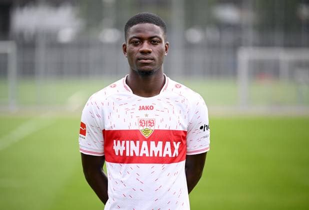 FUSSBALL 1. BUNDESLIGA SAISON 2023 2024 09.08.2023 Fototermin beim VfB Stuttgart auf dem Trainingsgelaende: Clinton Mola