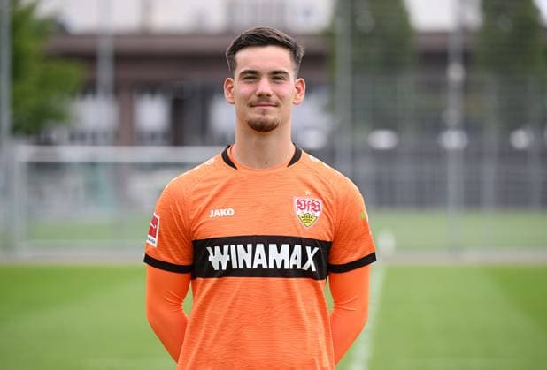 FUSSBALL 1. BUNDESLIGA SAISON 2023 2024 09.08.2023 Fototermin beim VfB Stuttgart auf dem Trainingsgelaende: Torwart Dennis Seimen
