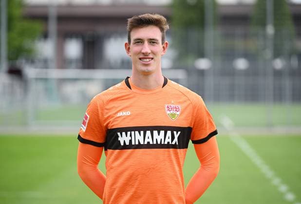 FUSSBALL 1. BUNDESLIGA SAISON 2023 2024 09.08.2023 Fototermin beim VfB Stuttgart auf dem Trainingsgelaende: Torwart Florian Schock