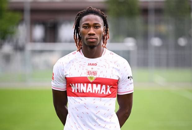 FUSSBALL 1. BUNDESLIGA SAISON 2023 2024 09.08.2023 Fototermin beim VfB Stuttgart auf dem Trainingsgelaende: Mohamed Sankoh
