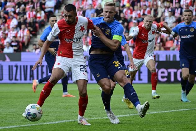 Ivan Schranz of Slavia Praha, left, and Oleksandr Svatok of Dnipro in action during the UEFA Europa League first soccer match of 3rd qualifying round: Slavia Praha vs Dnipro, Prague, Czech Republic, August 10, 2023. (CTKxPhoto RomanxVondrous) CTKPhotoP2023081006748  CTKPhotoP2023081006748