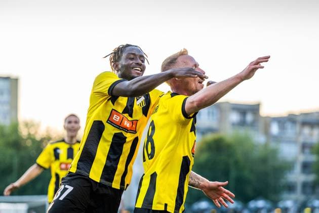 230810 Mikkel Rygaard Jensen of Häcken celebrates with Ibrahim Sadiq of Häcken after 0-3 during the UEFA Europa League qualifying match between Zalgiris Vilnius and Häcken on August 10, 2023 in Vilnius. Photo: Emma Wallskog BILDBYRAN COP 320 EW0236 fotboll football soccer fotball uefa europa league zalgiris vilnius häcken bbeng jubel Copyright: EMMAxWALLSKOG BB230810EW038