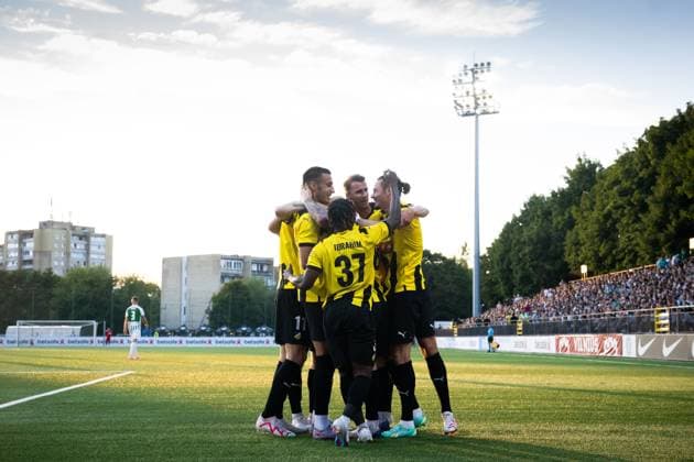 230810 Mikkel Rygaard Jensen celebrates with team mates after 0-3 during the UEFA Europa League qualifying match between Zalgiris Vilnius and Häcken on August 10, 2023 in Vilnius. Photo: Emma Wallskog BILDBYRAN COP 320 EW0236 fotboll football soccer fotball uefa europa league zalgiris vilnius häcken bbeng jubel Copyright: EMMAxWALLSKOG BB230810EW045