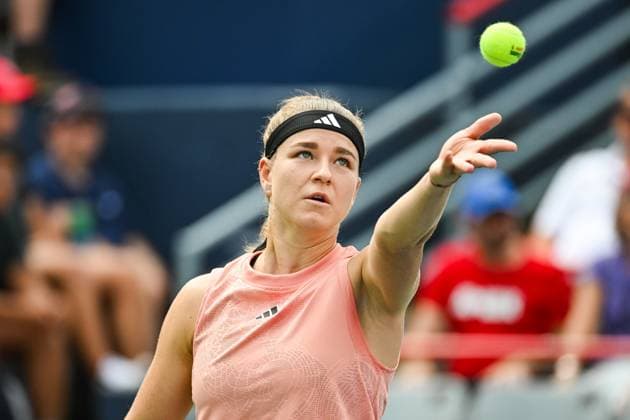 MONTREAL, QC - AUGUST 10: Karolina Muchova (CZE) serves the ball during a third round match at WTA, Tennis Damen National Bank Open on August 10, 2023 at IGA Stadium in Montreal, QC (Photo by David Kirouac Icon Sportswire) TENNIS: AUG 10 National Bank Open EDITORIAL USE ONLY Icon230810013