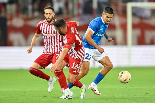 Olympiacos v KRC Genk - UEFA Europa League Qualifying ATHENS, GREECE - AUGUST 10 : Munoz Daniel defender of KRC Genk and Quini defender of Olympiacos during the 1st leg match of the UEFA Europa League season 2023 - 2024 third qualifying round between Olympiacos and KRC Genk on August 10, 2023 in Athens, Greece, 10 08 2023 Athens Greece  Copyright: xDhax