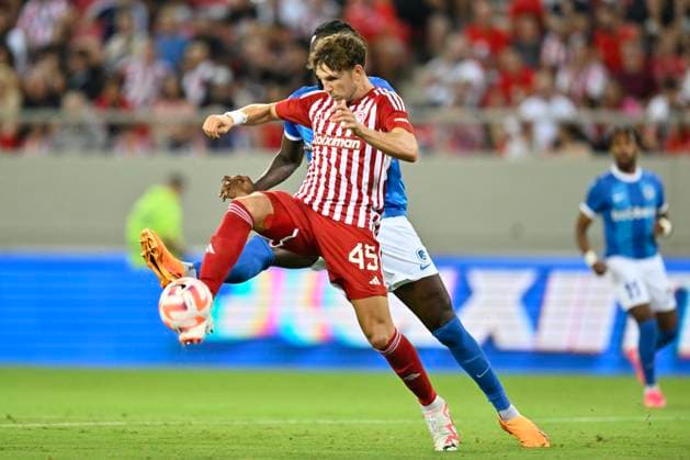 Olympiacos v KRC Genk - UEFA Europa League Qualifying ATHENS, GREECE - AUGUST 10 : Retsos Panagiotis defender of Olympiacos and Arokodare Tolu forward of KRC Genk during the 1st leg match of the UEFA Europa League season 2023 - 2024 third qualifying round between Olympiacos and KRC Genk on August 10, 2023 in Athens, Greece, 10 08 2023 Athens Greece  Copyright: xDhax