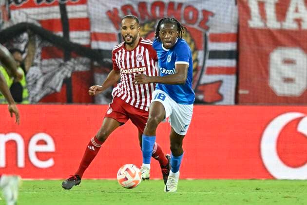 Olympiacos v KRC Genk - UEFA Europa League Qualifying ATHENS, GREECE - AUGUST 10 : El-Arabi Youssef forward of Olympiacos and Kayembe Joris defender of KRC Genk during the 1st leg match of the UEFA Europa League season 2023 - 2024 third qualifying round between Olympiacos and KRC Genk on August 10, 2023 in Athens, Greece, 10 08 2023 Athens Greece  Copyright: xDhax