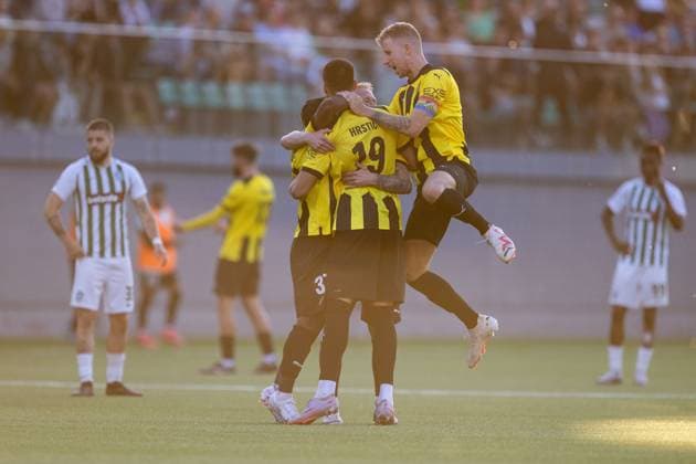 230810 Srdjan Hrstic of Häcken celebrates with team mates after 0-2 during the UEFA Europa League qualifying match between Zalgiris Vilnius and Häcken on August 10, 2023 in Vilnius. Photo: Emma Wallskog BILDBYRAN COP 320 EW0236 fotboll football soccer fotball uefa europa league zalgiris vilnius häcken bbeng jubel Copyright: EMMAxWALLSKOG BB230810EW122