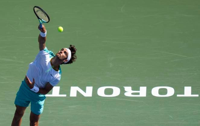 (230811) -- TORONTO, Aug. 11, 2023 -- Lorenzo Musetti competes during the men s singles round of 16 match between Lorenzo Musetti of Italy and Daniil Medvedev of Russia at the National Bank Open tennis tournament in Toronto, Canada, on Aug. 10, 2023. (Photo by Xinhua) (SP)CANADA-TORONTO-TENNIS-NATIONAL BANK OPEN-MEN S SINGLES ZouxZheng 