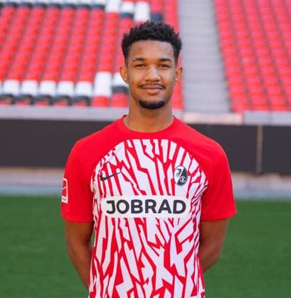 Kenneth Schmidt (SC Freiburg, 4); 1. Bundesliga, SC Freiburg, Portraettermin 2023 2024, 10.08.2023, (DFL REGULATIONS PROHIBIT ANY USE OF PHOTOGRAPHS AS IMAGE SEQUENCES AND OR QUASI-VIDEO) GER, Fussball, Herren, 1. Bundesliga, Spielzeit 2023 2024, SC Freiburg, Portraettermin 2023 2024, 10.08.2023, Freiburg im Breisgau Copyright: xEibner-Pressefoto SilasxSchuellex EP_EER