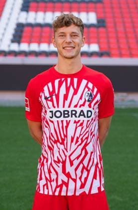 Yannik Keitel (SC Freiburg, 14); 1. Bundesliga, SC Freiburg, Portraettermin 2023 2024, 10.08.2023, (DFL REGULATIONS PROHIBIT ANY USE OF PHOTOGRAPHS AS IMAGE SEQUENCES AND OR QUASI-VIDEO) GER, Fussball, Herren, 1. Bundesliga, Spielzeit 2023 2024, SC Freiburg, Portraettermin 2023 2024, 10.08.2023, Freiburg im Breisgau Copyright: xEibner-Pressefoto SilasxSchuellex EP_EER