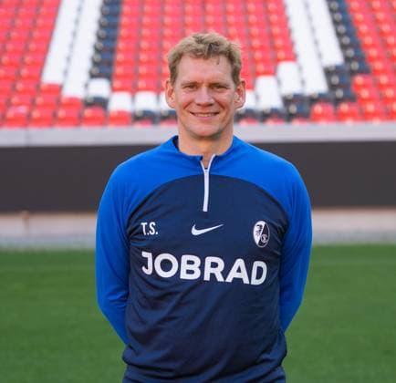Torge Schwarz (SC Freiburg, Physiotherapeut); 1. Bundesliga, SC Freiburg, Portraettermin 2023 2024, 10.08.2023, (DFL REGULATIONS PROHIBIT ANY USE OF PHOTOGRAPHS AS IMAGE SEQUENCES AND OR QUASI-VIDEO) GER, Fussball, Herren, 1. Bundesliga, Spielzeit 2023 2024, SC Freiburg, Portraettermin 2023 2024, 10.08.2023, Freiburg im Breisgau Copyright: xEibner-Pressefoto SilasxSchuellex EP_EER