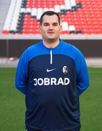 Max Beckmann (SC Freiburg, Zeugwart); 1. Bundesliga, SC Freiburg, Portraettermin 2023 2024, 10.08.2023, (DFL REGULATIONS PROHIBIT ANY USE OF PHOTOGRAPHS AS IMAGE SEQUENCES AND OR QUASI-VIDEO) GER, Fussball, Herren, 1. Bundesliga, Spielzeit 2023 2024, SC Freiburg, Portraettermin 2023 2024, 10.08.2023, Freiburg im Breisgau Copyright: xEibner-Pressefoto SilasxSchuellex EP_EER