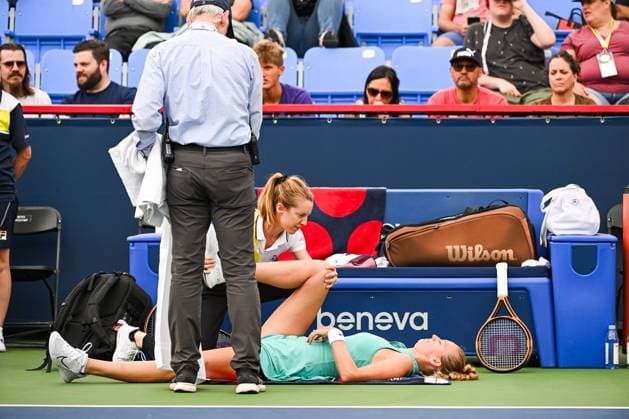 MONTREAL, QC - AUGUST 11: Petra Kvitova (CZE) receives treatments on the court during a third round match at WTA, Tennis Damen National Bank Open on August 11, 2023 at IGA Stadium in Montreal, QC (Photo by David Kirouac Icon Sportswire) TENNIS: AUG 11 National Bank Open EDITORIAL USE ONLY Icon230811031