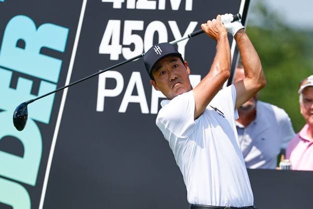 BEDMINSTER, NJ - AUGUST 11: Kevin Na of Iron Heads GC tees off at the 9th tee during LIV Golf Bedminster- round 1 on August 11, 2023 at Trump National Golf Club in Bedminster, New Jersey. (Photo by Rich Graessle Icon Sportswire) GOLF: AUG 11 LIV Golf Bedminster EDITORIAL USE ONLY Icon23081122348