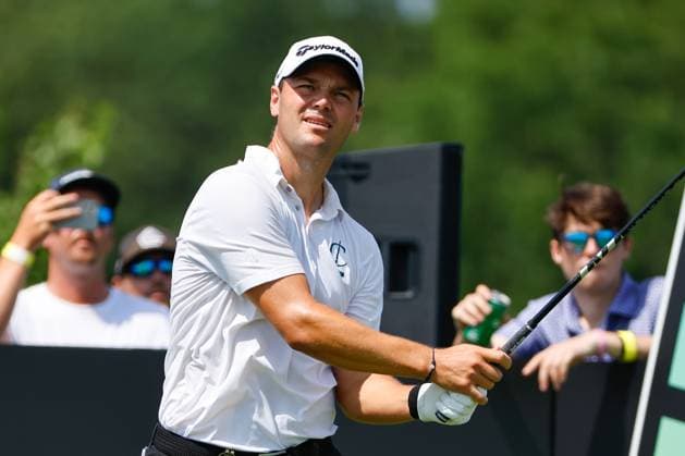 Sport Bilder des Tages BEDMINSTER, NJ - AUGUST 11: Martin Kaymer of Cleeks GC tees off at the 9th tee during LIV Golf Bedminster- round 1 on August 11, 2023 at Trump National Golf Club in Bedminster, New Jersey. (Photo by Rich Graessle Icon Sportswire) GOLF: AUG 11 LIV Golf Bedminster EDITORIAL USE ONLY Icon23081122361