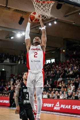 Basketball Hamburg 12.08.2023 DBB Nationalmannschaft der Männer Länderspiel Testspiel Supercup Kanada (CAN) - Neuseeland (NZL) Shai Gilgeous-Alexander (Kanada, No.02) Izayah Leafa (Neuseeland, No.02)