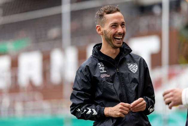 Hamburg, 12. August 2023 - Fußball, DFB-Pokal 2023 24, FC Teutonia 05 Ottensen - Bayer 04 Leverkusen: Dominik Glawogger (FC Teutonia 05 Ottensen, Trainer) DFL REGULATIONS PROHIBIT ANY USE OF PHOTOGRAPHS AS IMAGE SEQUENCES AND OR QUASI-VIDEO.