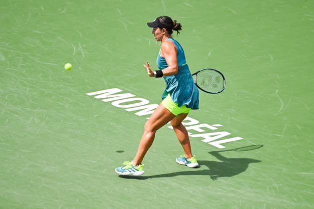 MONTREAL, QC - AUGUST 12: Jessica Pegula (USA) returns the ball during semi final at WTA, Tennis Damen National Bank Open on August 12, 2023 at IGA Stadium in Montreal, QC (Photo by Icon Sportswire) TENNIS: AUG 12 National Bank Open EDITORIAL USE ONLY Icon230812007