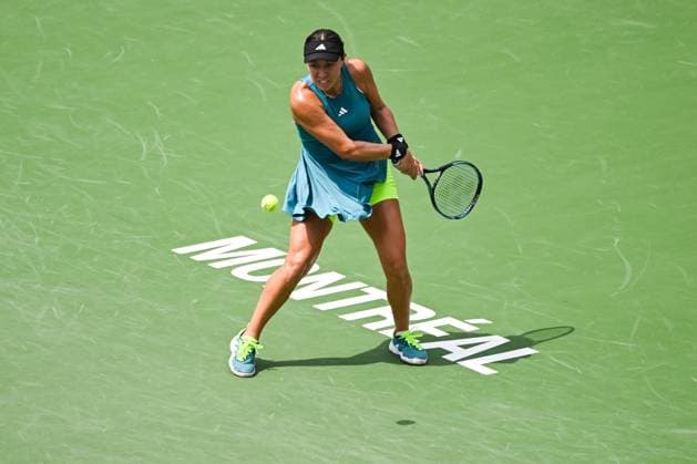 MONTREAL, QC - AUGUST 12: Jessica Pegula (USA) returns the ball during semi final at WTA, Tennis Damen National Bank Open on August 12, 2023 at IGA Stadium in Montreal, QC (Photo by Icon Sportswire) TENNIS: AUG 12 National Bank Open EDITORIAL USE ONLY Icon230812008