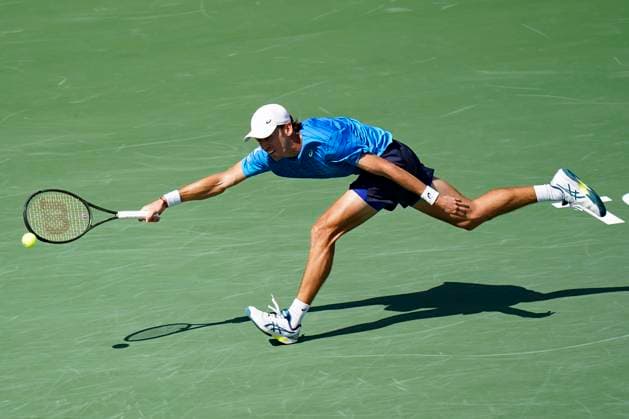 August 12, 2023, Toronto, Ontario, Canada: ALEX DE MINAUR returns the ball to Alejandro Davidovich Fokina at The National Bank Open ATP, Tennis Herren tournament in Toronto Toronto Canada - ZUMAm215 20230812_zip_m215_006 Copyright: xArlynxMcAdoreyx