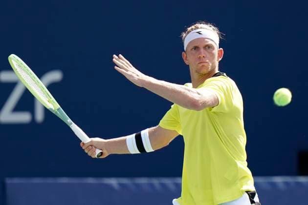 August 12, 2023, Toronto, Ontario, Canada: ALEJANDRO DAVIDOVICH FOKIA returns the ball to Alex De Minaur at The National Bank Open ATP, Tennis Herren tournament in Toronto Toronto Canada - ZUMAm215 20230812_zip_m215_012 Copyright: xArlynxMcAdoreyx