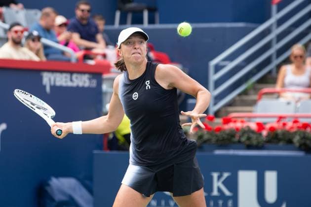 August 12, 2023: Iga Swiatek (POL) returns the ball during the WTA, Tennis Damen National Bank Open semifinal match at IGA Stadium in Montreal, Quebec. CSM Montreal Canada - ZUMAc04_ 20230812_zma_c04_025 Copyright: xDanielxLeax