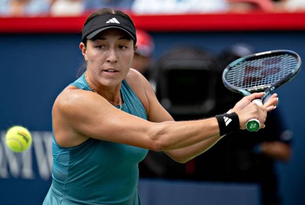 (230813) -- MONTREAL, Aug. 13, 2023 -- Jessica Pegula hits a return during the women s singles semifinal match between Jessica Pegula of the United States and Iga Swiatek of Poland at the National Bank Open tennis tournament in Montreal, Canada, Aug. 12, 2023. (Photo by Xinhua) (SP)CANADA-MONTREAL-TENNIS-NATIONAL BANK OPEN-WOMEN S SINGLES AndrewxSoong 