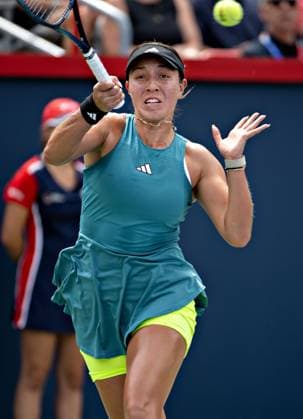 (230813) -- MONTREAL, Aug. 13, 2023 -- Jessica Pegula hits a return during the women s singles semifinal match between Jessica Pegula of the United States and Iga Swiatek of Poland at the National Bank Open tennis tournament in Montreal, Canada, Aug. 12, 2023. (Photo by Xinhua) (SP)CANADA-MONTREAL-TENNIS-NATIONAL BANK OPEN-WOMEN S SINGLES AndrewxSoong 