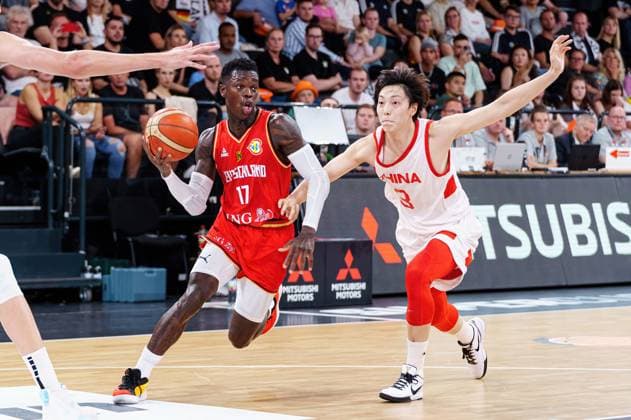 Dennis Schroeder (Deutschland, 17), Hu Ming Xuan (China, 03) Deutschland vs. China, Basketball, DBB Supercup, Spiel 2, 12.08.2023 Deutschland vs. China, Basketball, DBB Supercup, Spiel 2, 12.08.2023 Hamburg Copyright: xEibner-Pressefoto MarcelxvonxFehrnx EP_MFN