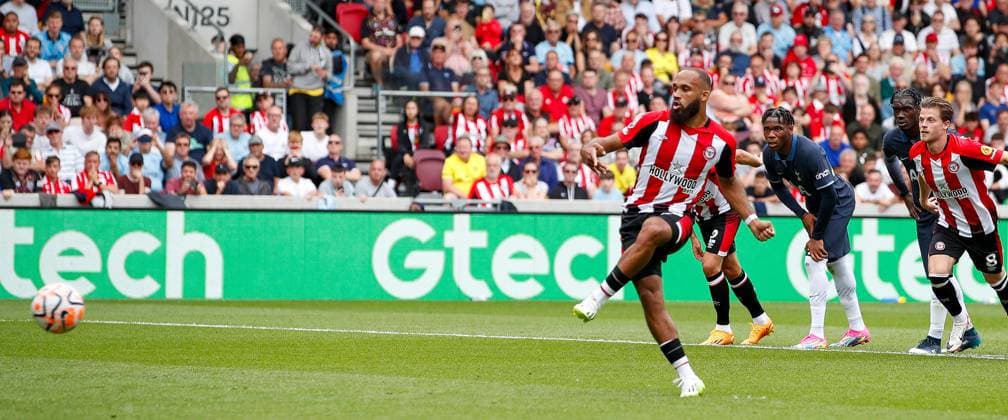 Sport Themen der Woche KW32 Brentford v Tottenham Hotspur Premier League Bryan Mbeumo of Brentford scores the equalizer from the penalty spot during the Premier League match between Brentford and Tottenham Hotspur at the Gtech Community Stadium, Brentford Copyright: xMarkxDxFullerx FIL-18817-0033 UK Newspapers OUT