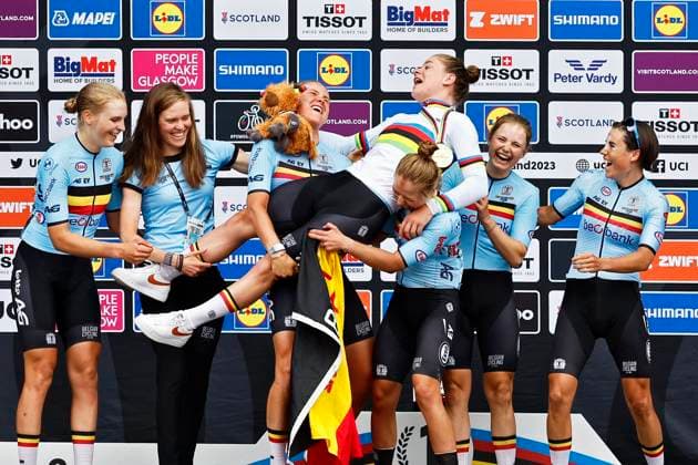 Sport Themen der Woche KW32 2023 UCI World Championships Cycling Glasgow - 13 08 2023 GLASGOW, UNITED KINGDOM - AUGUST 13 : Belgian team celebrates Kopecky Lotte (BEL) women Road cycling, Rad, Radsport, Strasse elite who wins gold during the 2023 UCI World Championships Cycling Glasgow on August 13, 2023 in Glasgow, United Kingdom, 13 08 2023 Glasgow United Kingdom  Copyright: xJanxDexMeuleneirx