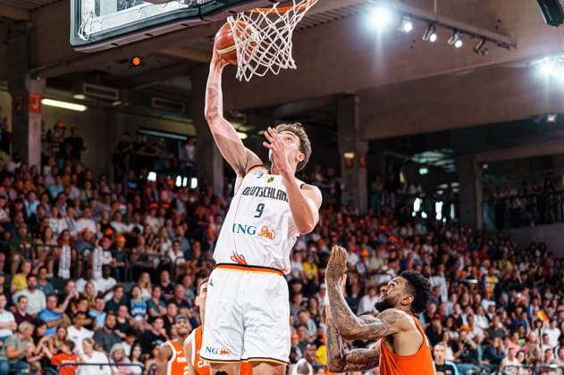 Wurf Treffer Franz Wagner (Deutschland, 09) Deutschland vs. Kanada, Basketball, DBB Supercup, Finale, 13.08.2023 Deutschland vs. Kanada, Basketball, DBB Supercup, Finale, 13.08.2023 Hamburg Copyright: xEibner-Pressefoto MarcelxvonxFehrnx EP_MFN